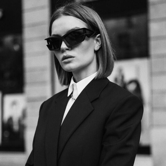 Givenchy GV40049I 02A Sunglasses Matte Black Geometric Frame, Smoke Lenses - Picture 1 of 9